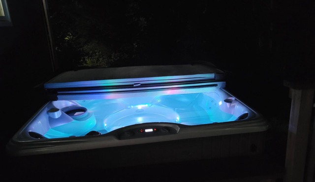 The Getaway House with Hot Tub and Pool. Pet Friendly