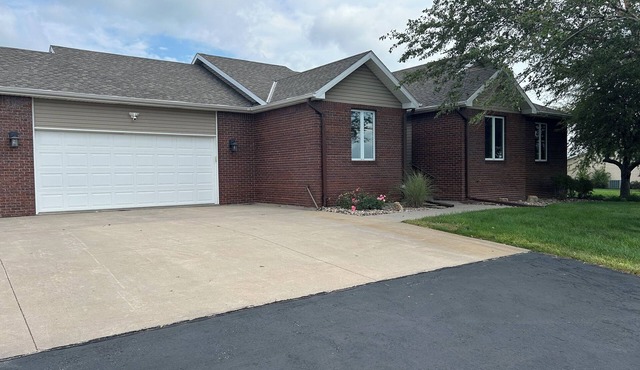 The Getaway on the Green – Spacious Retreat with Golf Course Views