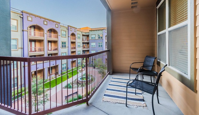 The Getaway Ranch🤠: Xtra Large Balcony + King Bed👑