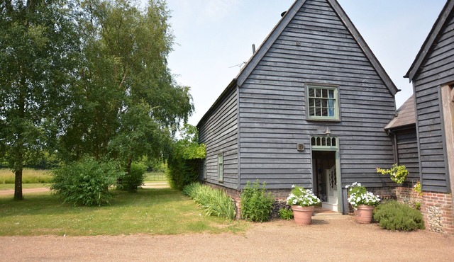 THE GIG HOUSE, STOWUPLAND, pet friendly, with a garden in Stowupland