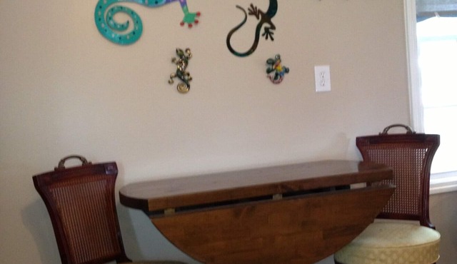 “The Giggling Gecko”