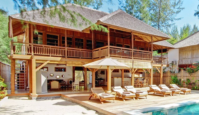 The Gili Beach Resort, 4 Bedrooms Villa Gili Trawangan - Beach Front