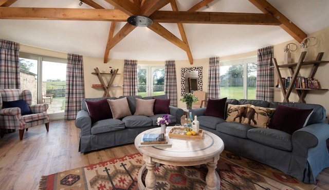 THE GINGAN - dog friendly cottage sleeping 8 guests in 4 bedrooms
