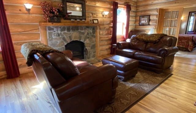 The Gingerbread Cottage - 2.5 acres, craft or meeting room