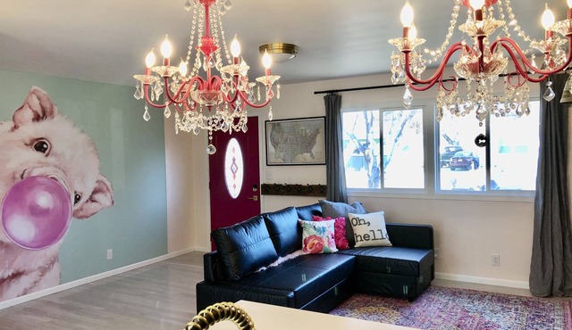 The Girlfriend Getaway - Centrally Located-Keyless Entry