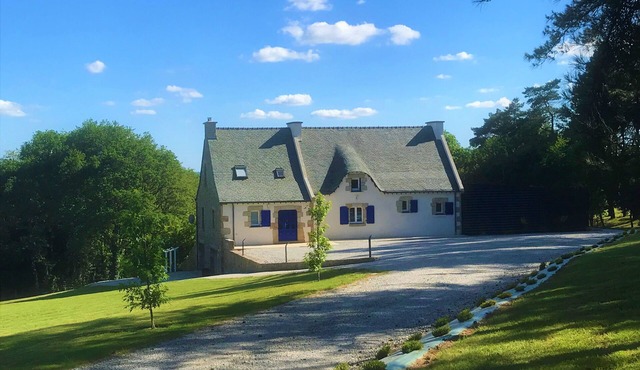 The Gîte de la Marion and its indoor swimming pool