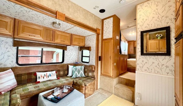The Glamper Spacious 5th Wheel