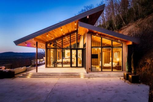 The Glass Frame - Peak Elegance & Luxury