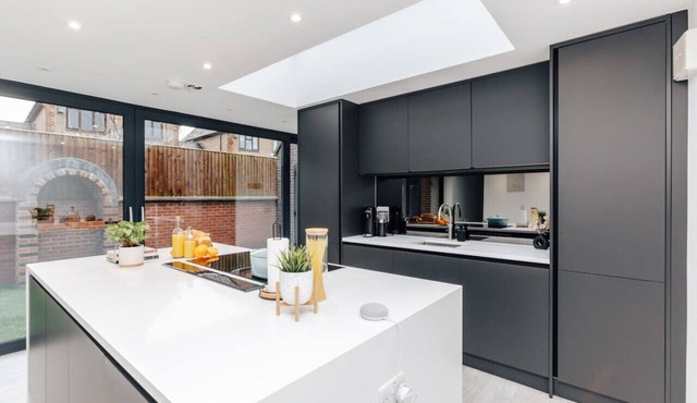 The Glass House - 3 Bedroom house, Crowmarsh