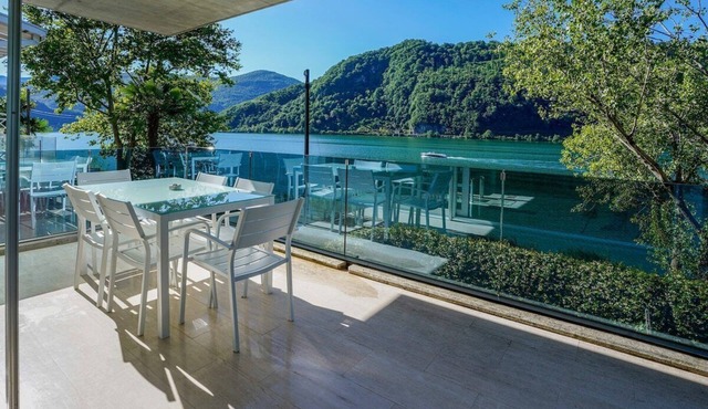 The Glass House & SPA Swisshomebnb