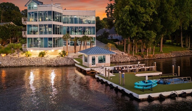 The Glass Mansion w/Optional Boat Rental