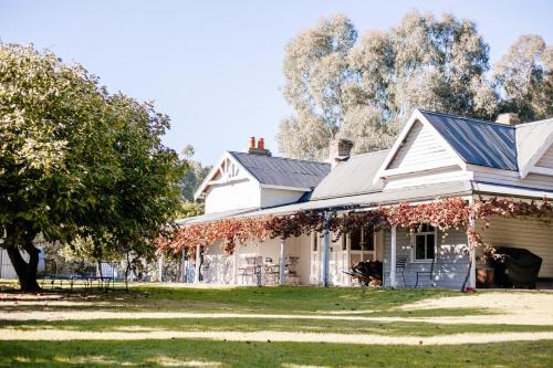 The Glen Farmhouse on Ovens River