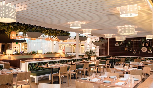 The Glen Hotel & Suites