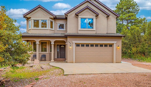 The Glen House, a lovely 4 bedroom home in Palmer Lake, with hot tub, and views!