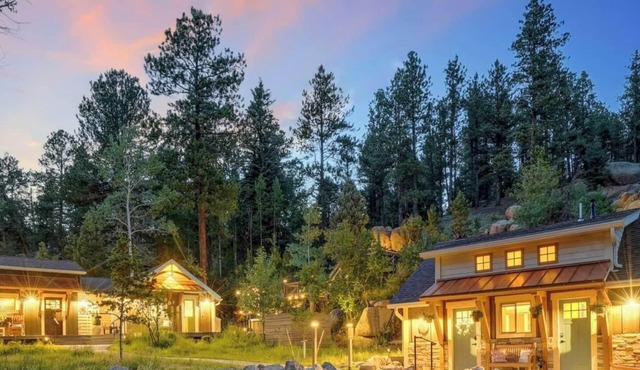 The GLEN - Luxury Retreat on 7 acres! 2 Cabins, Spa, Sauna in God's creation.