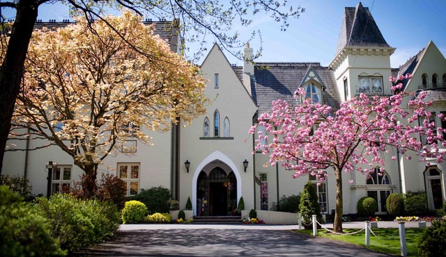 The Glen Yr Afon House Hotel