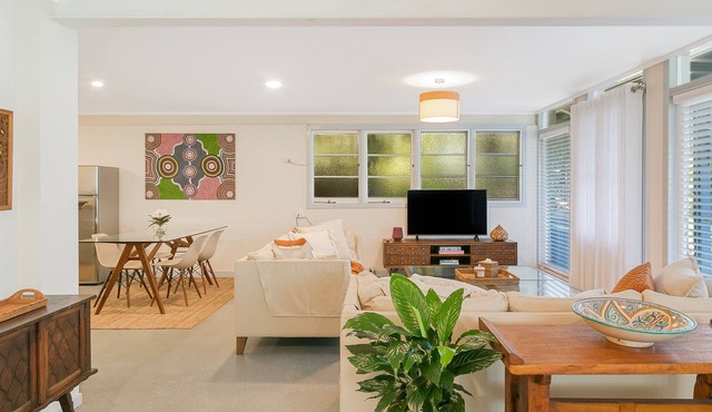 The Glenelg Downstairs Residence (2 persons)