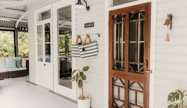 The Glenelg Upstairs Residence (6 persons)