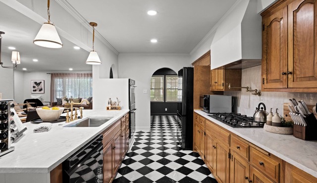 The Glenwood - Reimagined Ranch in Mission, KS