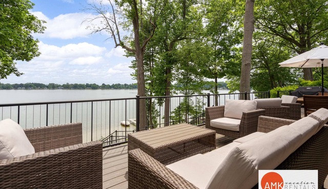 The Glistening Grape - High end Lake Retreat