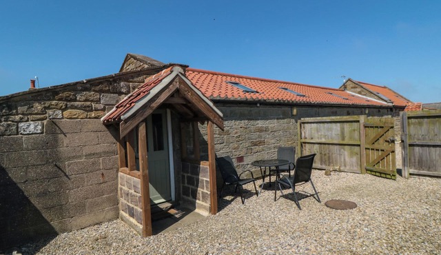 THE GOAT SHED, pet friendly, with a garden in Robin Hood’s Bay