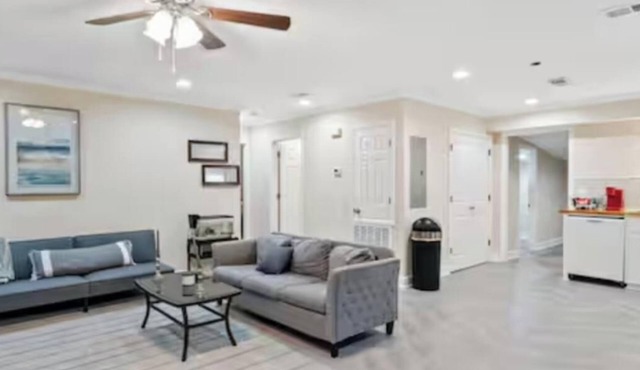 The Gold House: Luxury Home Near Midtown, USM, Zoo