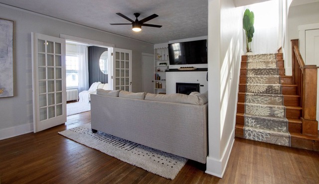 The Golden Getaway! Near Zoo, CHI Event center, TD Ameritrade and Nightlife!