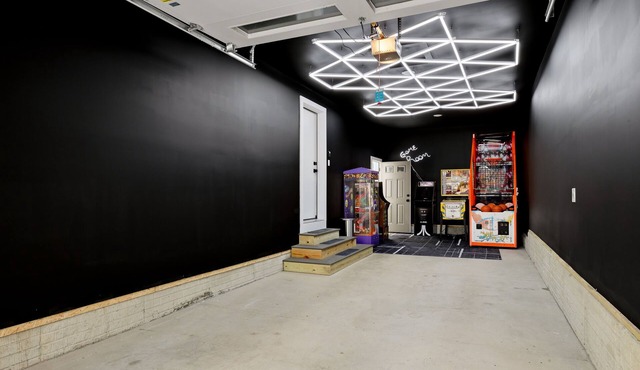 The Golden Goose - Tiki Bar, Game Room, Sleeps 16+
