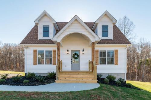 The Golden Jewel - Game Room, Fire Pit and Deck!