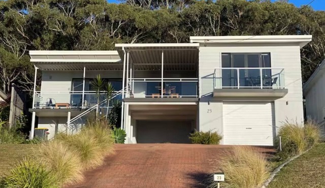 The Golden Retreat @ Hyams Beach - Pet Friendly, Linen & Wifi Provided