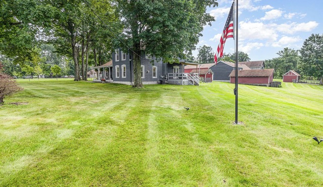 The Good Farm: Farmhouse + BarnBnB on 44 acres!