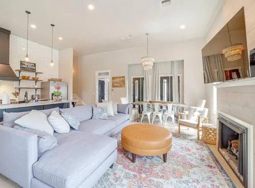 The Good Life in the Heart of Carlton Landing