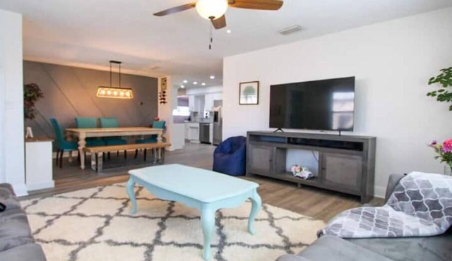The Good Vibes House- Close to Airport Soho Dtown