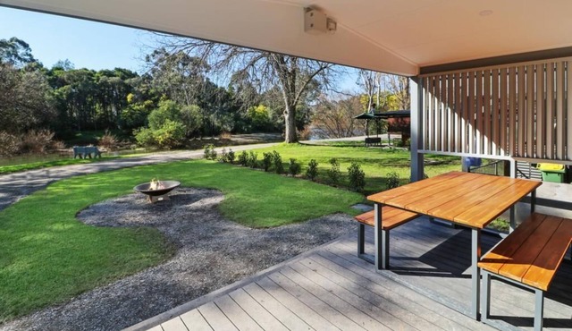 "The Goulburn" 3 Bedroom Villa - Cabin Villa 6 Sleep 6