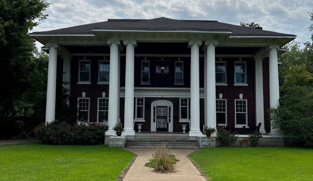 The Governors Mansion in Clarksdale Mississippi. A Step Back in Time