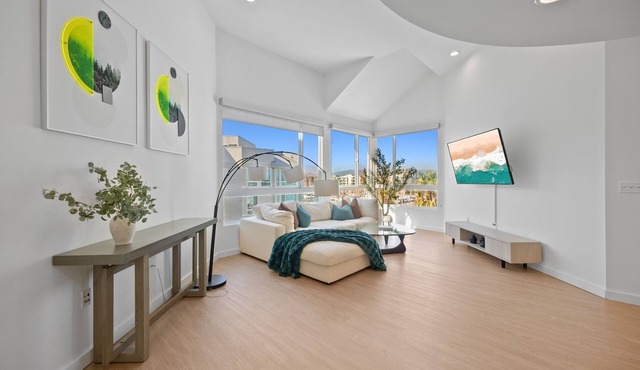 The Grace Bay' Private Rooftop Penthouse Water Views Retreat Pool Sauna and Gym