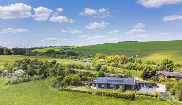 The Grain Store Lewes - luxury eco conversion with hot tub and stunning views