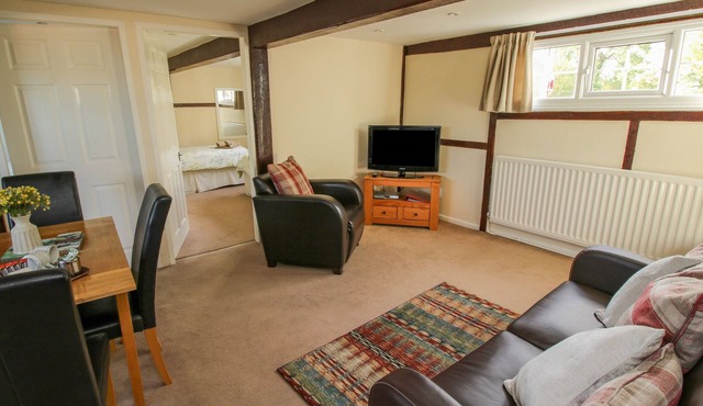 THE GRAIN STORE, pet friendly, with a garden in Wrenbury