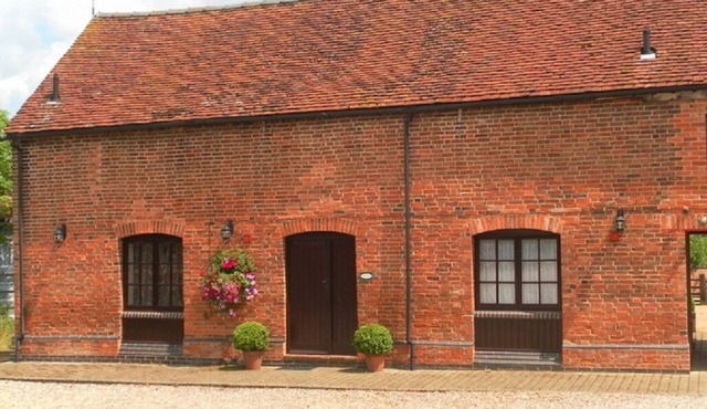 The Granary a charming 4 bedroom cottage just 2.5 miles from Rugby Town Centre.