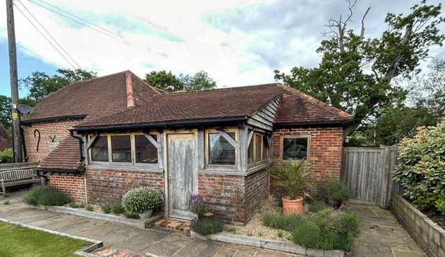 The Granary - A luxurious cosy Grade II listed 18th century barn conversion