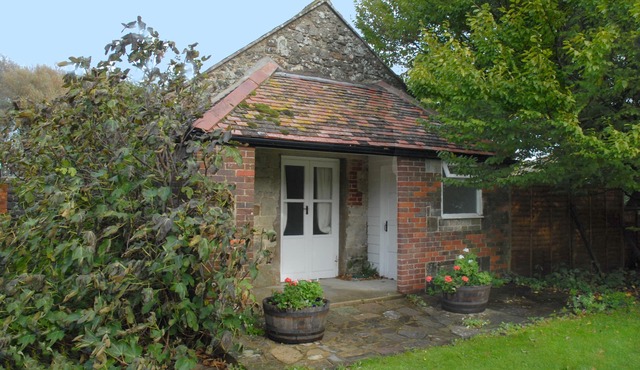 The Granary at French Mill: charming cottage set in extensive garden with stream