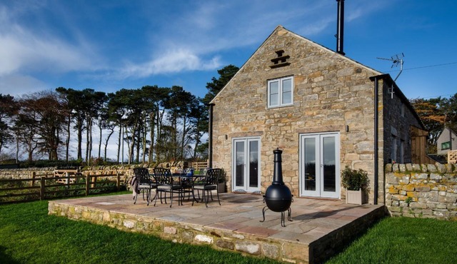 THE GRANARY AT ROTHLEY EAST SHIELD - 3.5 miles from Longwitton, sleeping 4+2