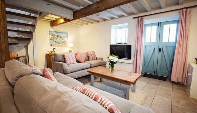The Granary, Coastal Cottage Retreat steps from Durdle Door.