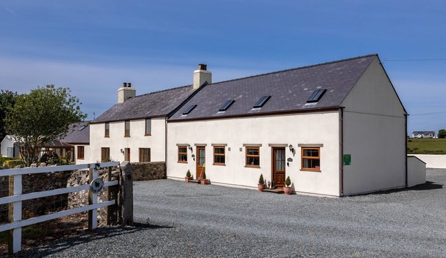 The Granary : Cosy 2-Bed Cottage Between Sea & Mountains | Managed by Anglesey Holiday Lettings