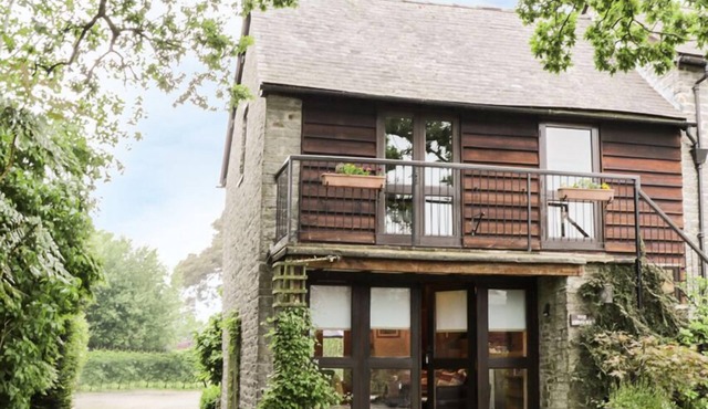 THE GRANARY, family friendly, luxury holiday cottage in Bucknell