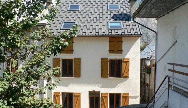The Granary House Traditional 19th century home in the heart of Bourg d’Oisans