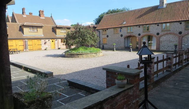 The Granary Cottage, 10 acres set within the gated grounds of Newstead Abbey.