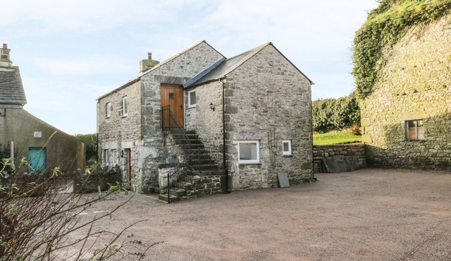 THE GRANARY LOFT, with a garden in Bardsea