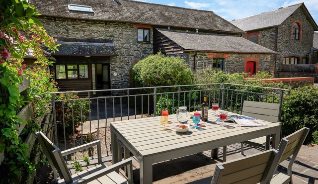 THE GRANARY (MALBOROUGH), pet friendly, with a garden in Malborough