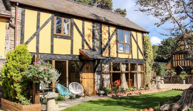 THE GRANARY, pet friendly, character holiday cottage in Hyssington